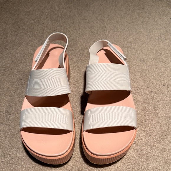 Amazon Shoes - NWOT Women’s beige sandals